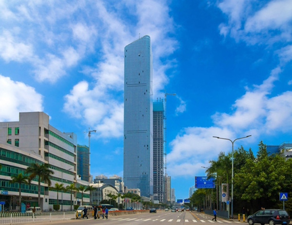 Hoe herdefiniëert Foshan Blueway zakelijke vrijetijdsbesteding op grote hoogte met zijn monumentale zwembadproject bij de Chinese Chuneng-toren in Shenzhen?